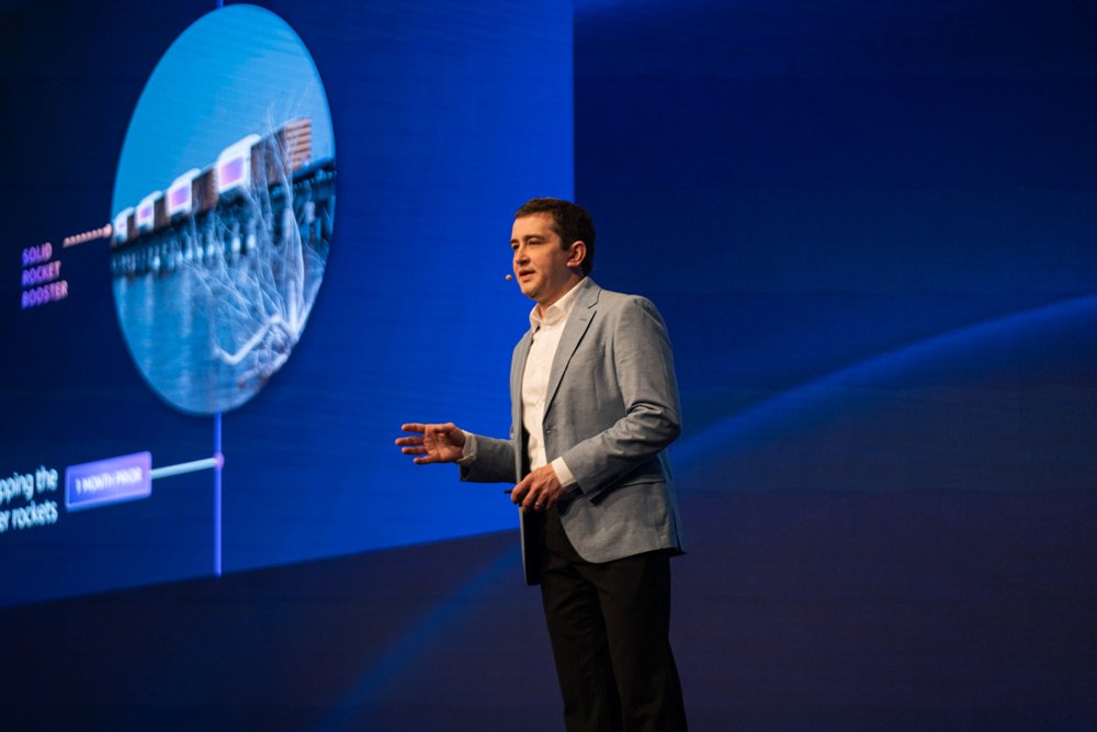 220512_AWS_Summit_KeynoteSpeaker-6